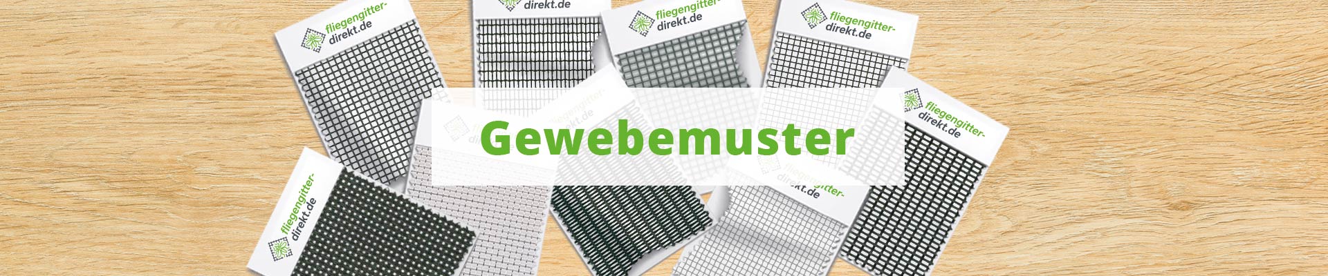 Frau setzt ein Fliegengitter ein mit dem fliegengitter-direkt Qualitätsstempel 5 Jahre Garantie und Made in Germany