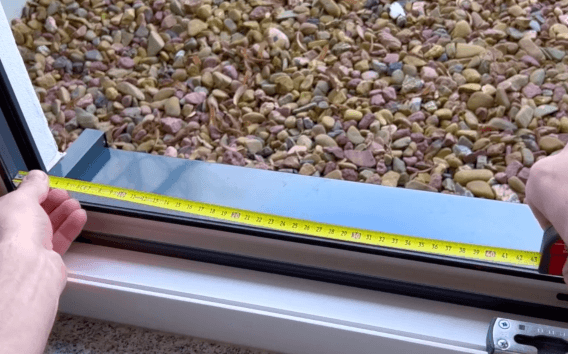 Vermessung der Fenster-Breite - Fliegengitter Konfigurator